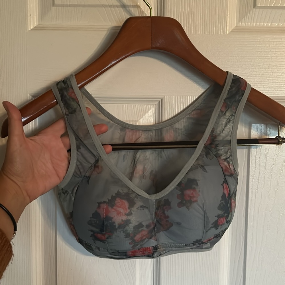 NWT shear floral grey bralette, size small, comfy and cute, new never worn ❤️❤️